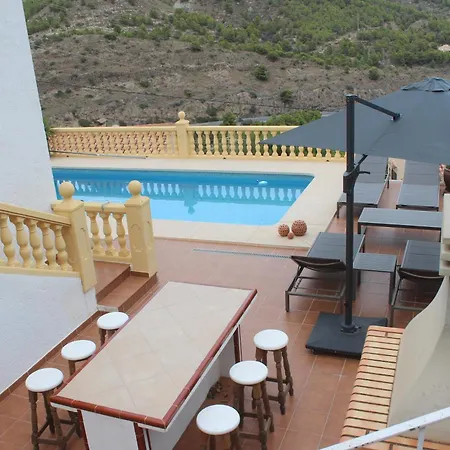 Lujosa Con Piscina Y Vistas *