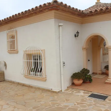Lujosa Con Piscina Y Vistas Villa